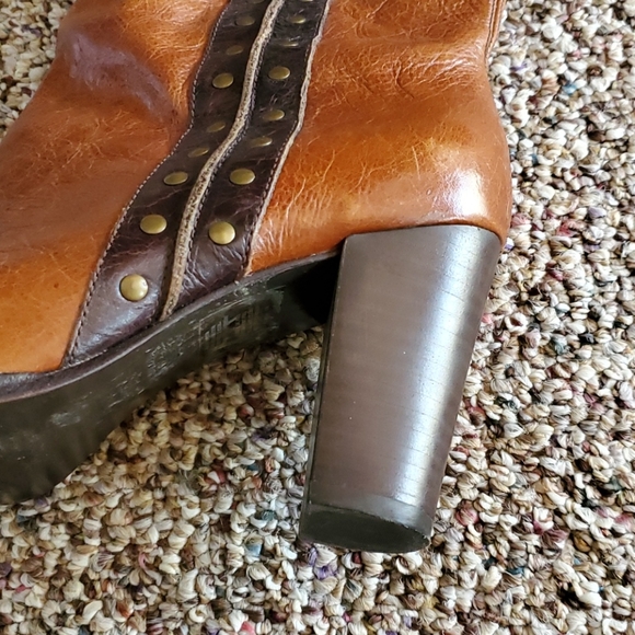 🤎KENNETH COLE🤎tall, brown leather boots - Picture 9 of 16